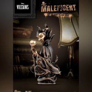 NWT Disney Maleficent Bust